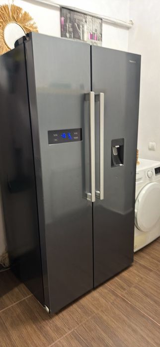 Vând frigider heinner side by side cu dozator