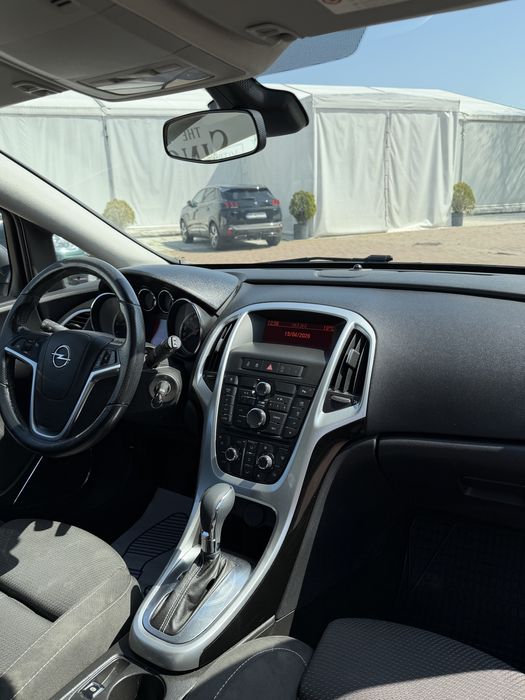 OPEL ASTRA j 1.6 benzina  clasic AUTOMATA AN 2012