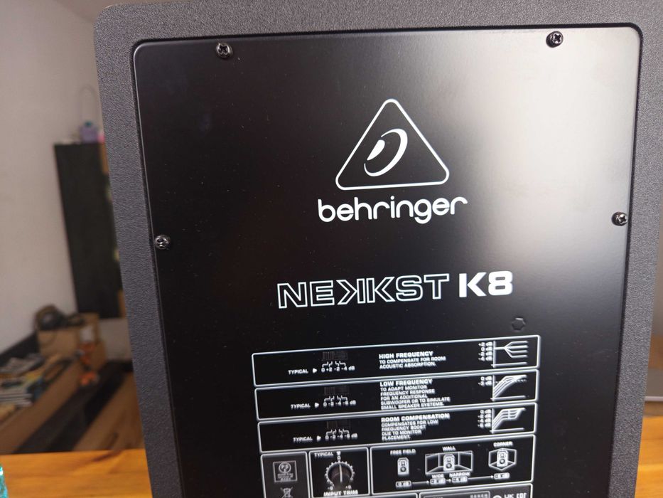 Продавам мониторни колони Berringer Nexxt8