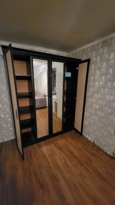 Шкаф с зеркалом продаётся