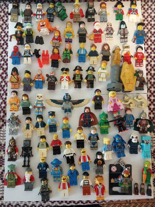 Lego minifigurine din toate temele si perioadele