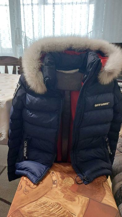 Дамско зимно яке с качулка от естестван пух