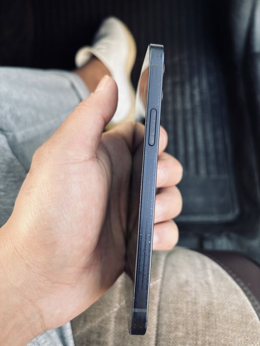 Продам Iphone 12