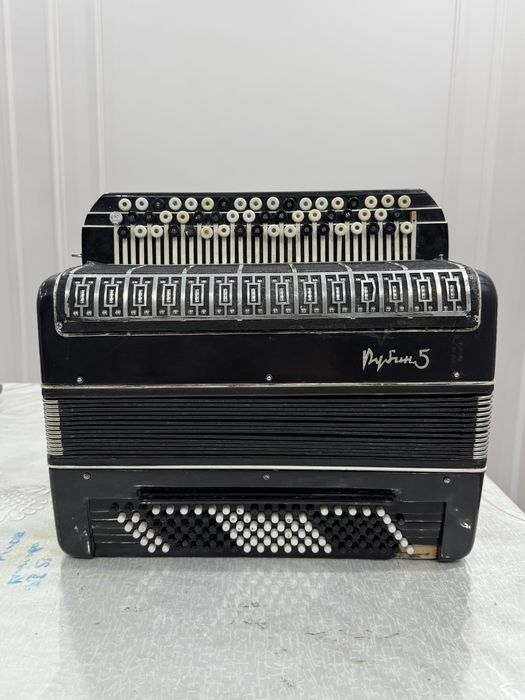 Продается баян в хорошо состояние