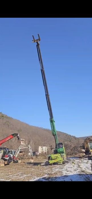 Închiriez încărcător telescopic rotativ