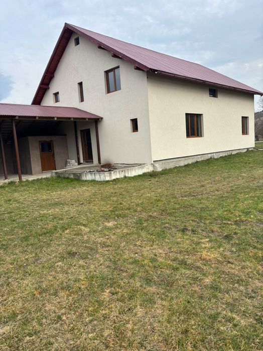 Casa-vila de vanzare