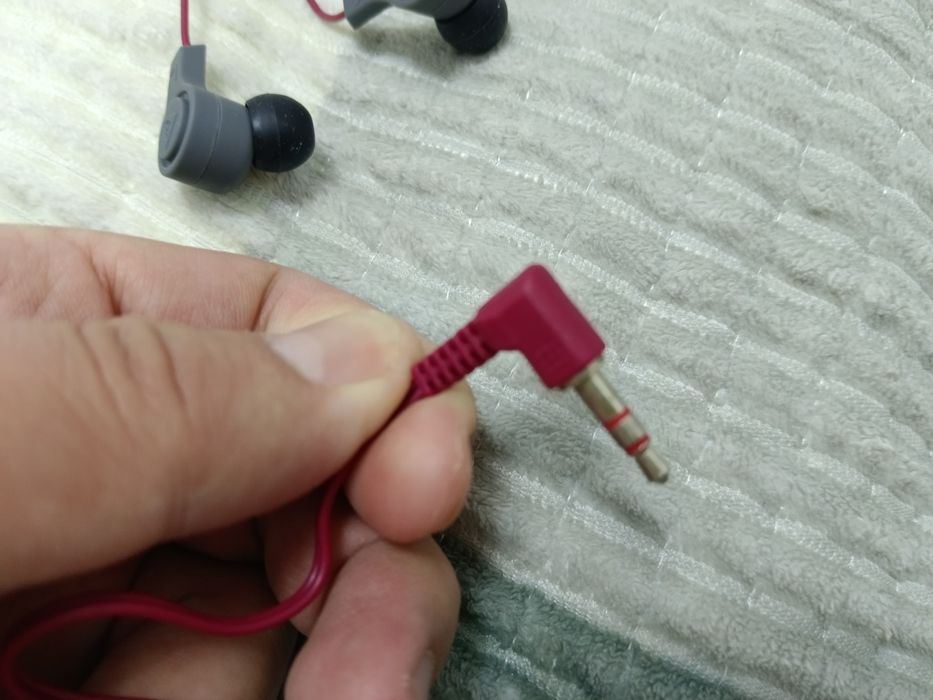 Продам наушники вакуумные проводные