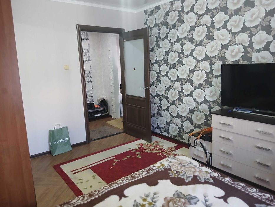 Строитель Напротив Алтындар