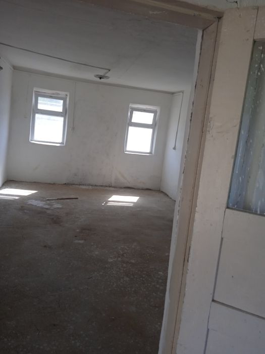 Тез  арада  үй  сатылады  .  Срочно  продам  дом  .