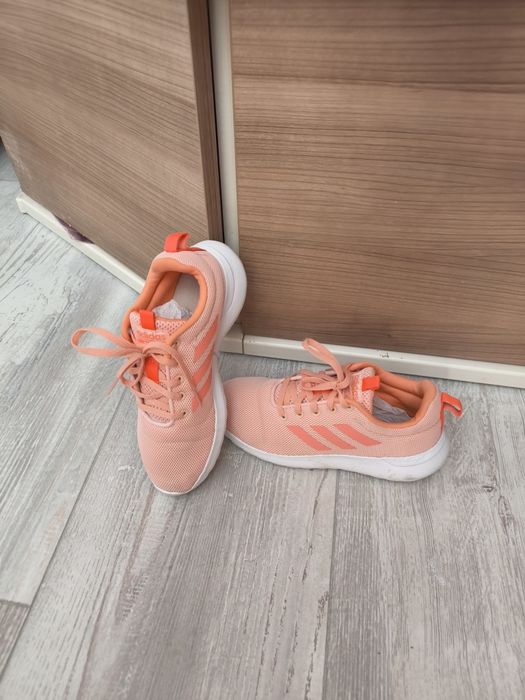 Яке и маратонки Adidas