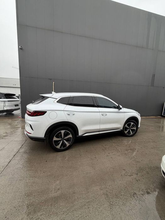 BYD Song Plus DM-i. Srochna sotiladi.