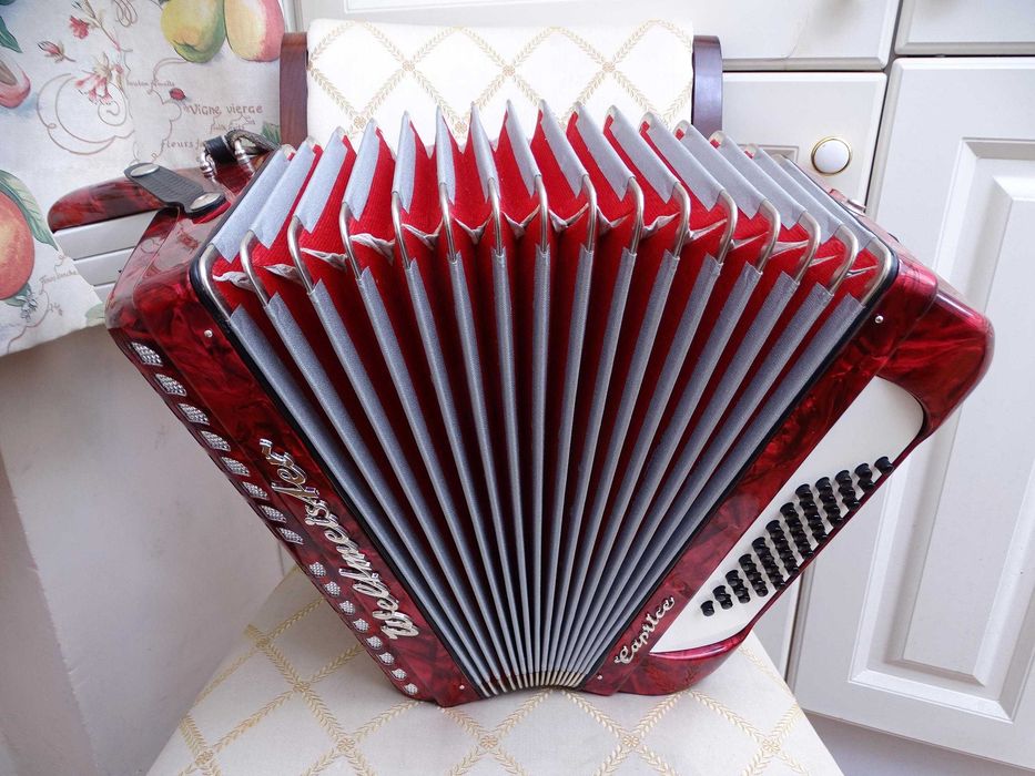 Нов акордеон Велтмайстер Каприс 40 баса