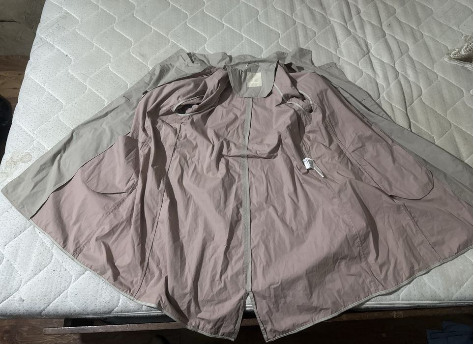 Max Mara ‘S double-breasted trench coat with a belt