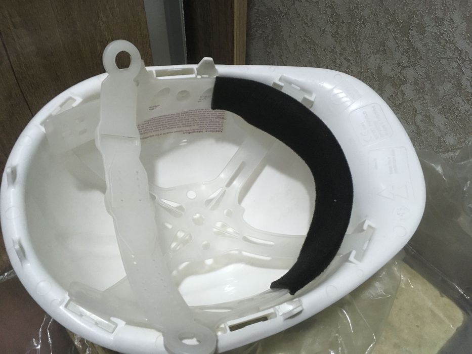 Каска новая для стройки