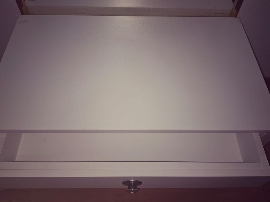 Тумбочка Белая с сурмой