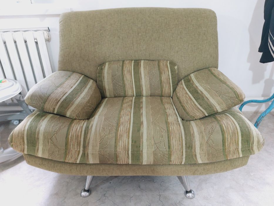 Диван 2 кресломен сатылады. Бу
