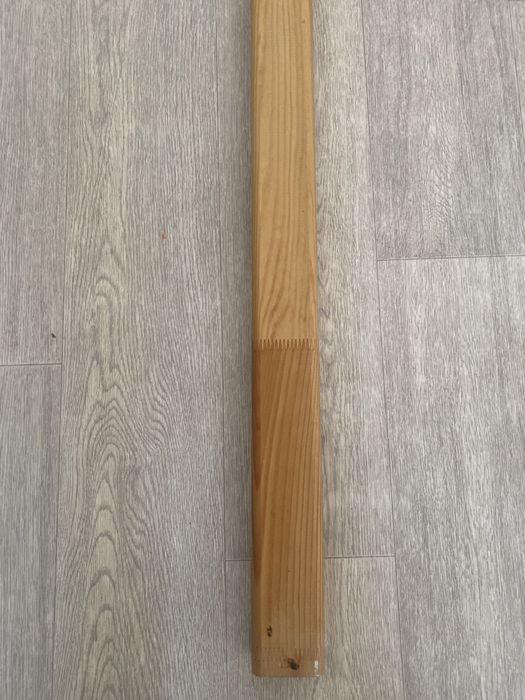 Поручень деревянный для лестницы.