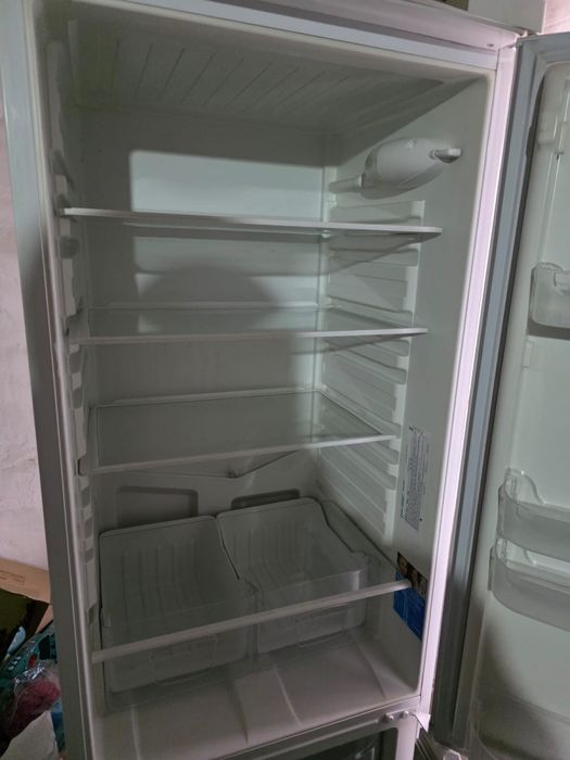 Продам холодильник indesit