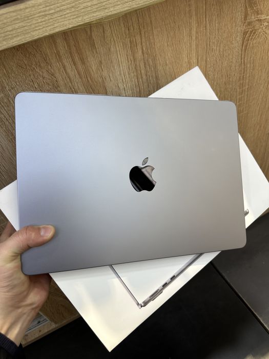 Продаетсая Macbook Air 13 M2
