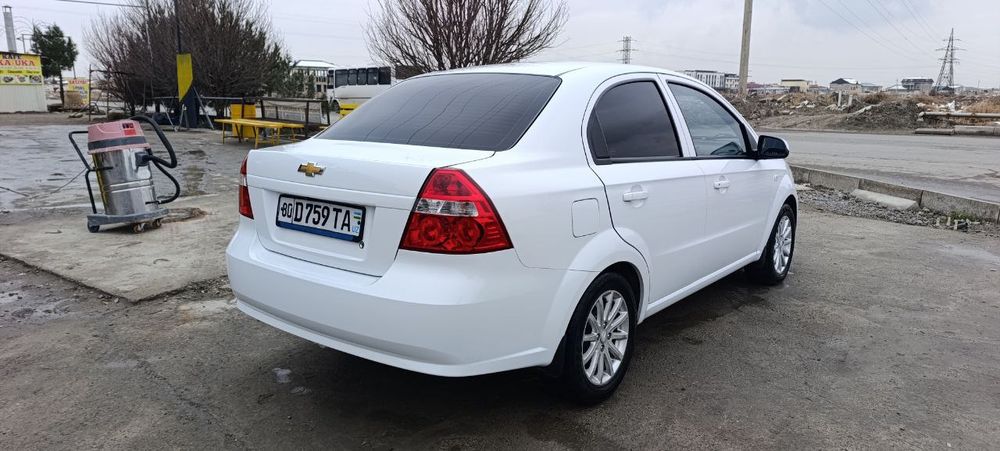 Нексия 3 сотилади