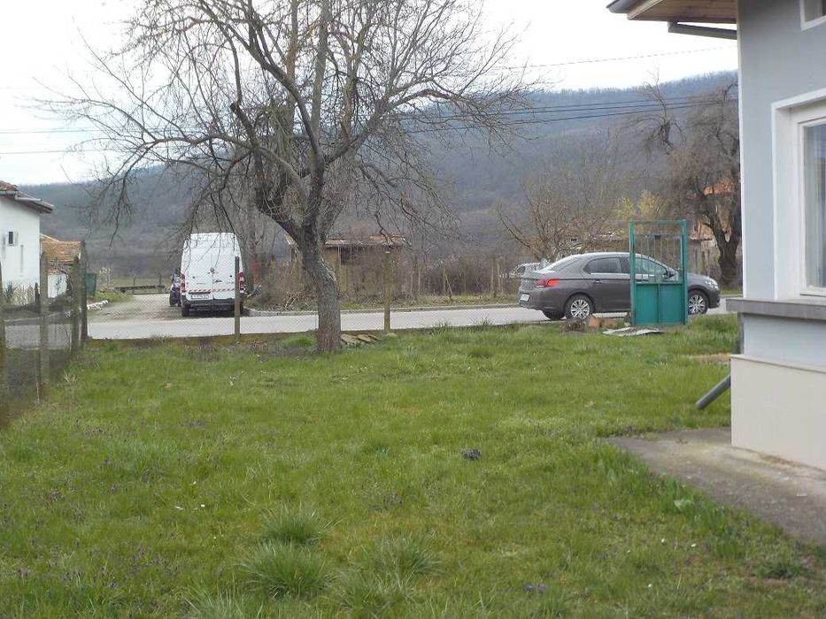 Собственик продава едноетажна масивна къща,с Градница,област Габрово