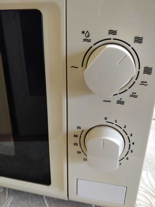Микровълнова фурна Gorenje с грил