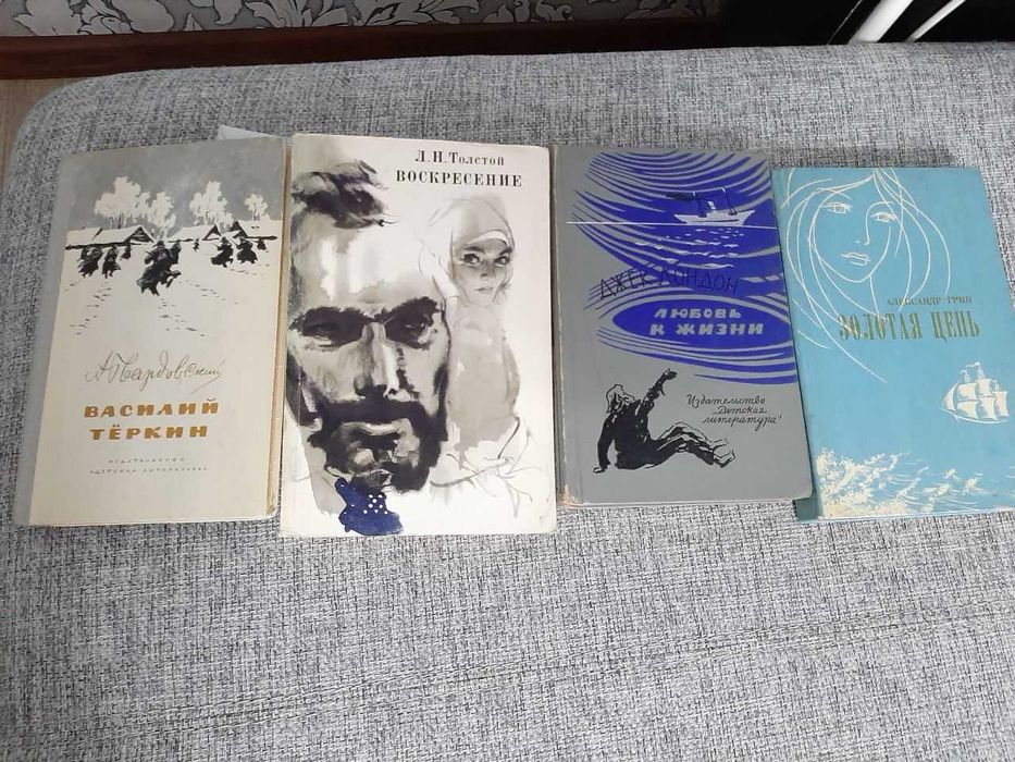 Продаются  книги