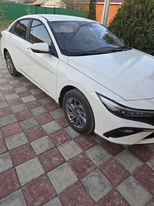 Автомобиль Hyundai Elantra 2024