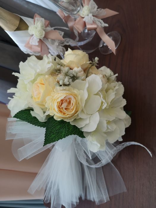 Булчински букет от изкуствени цветя