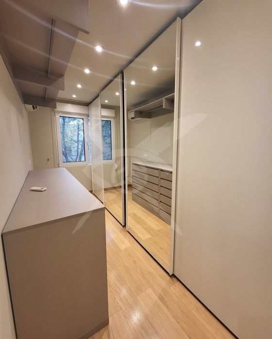 Дава се под наем Тристаен апартамент в Бургас, Център - 75 кв.м за 598.23 € - Снимка #2