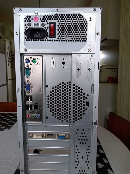 Компютър настолен