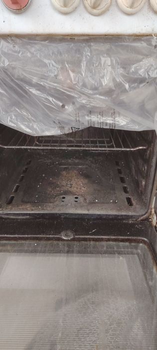 Vând aragaz  cu 4 ochiuri