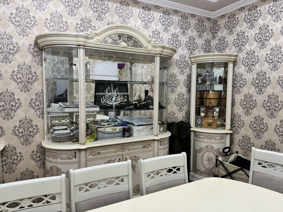 Стол раздвижной, стулья, стенка