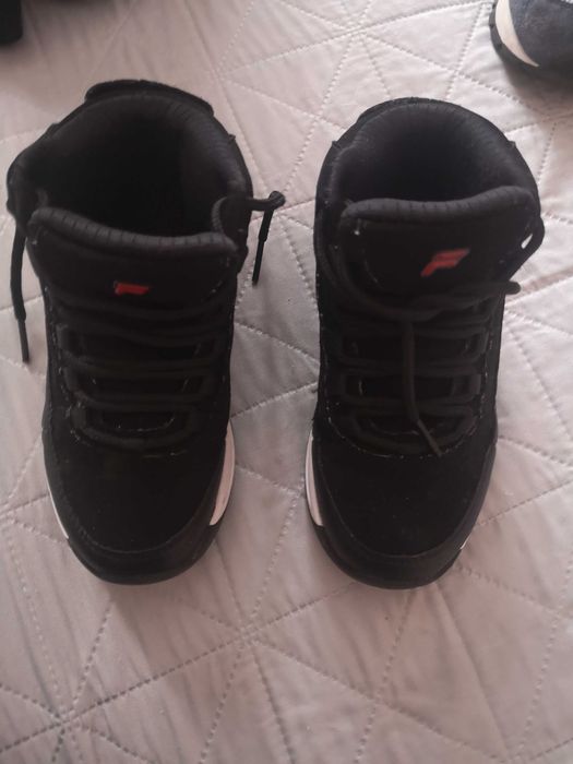 Зимни маратонки за момче, много запазени