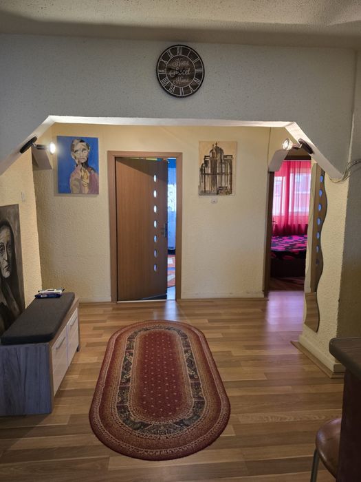 Vand Apartament in Resita , 4 camere, decomandat