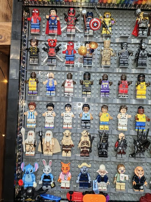 Продам Лего человечки