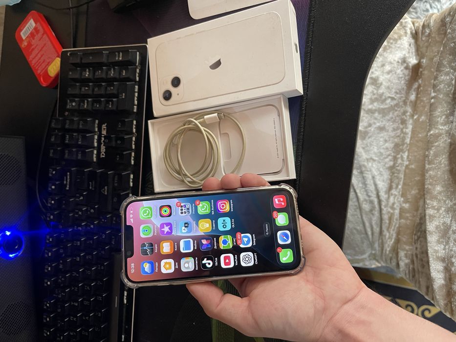 Продам телефон Айфон 13 128Gb