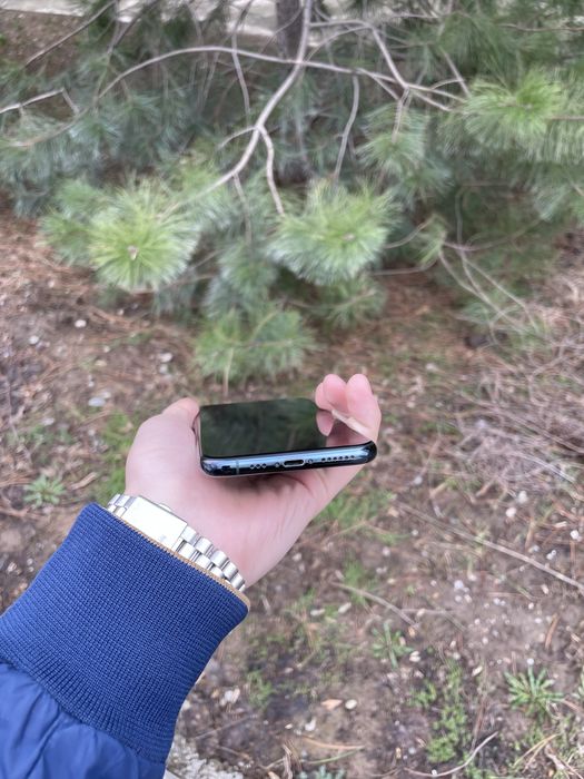 Продам айфон 11 про