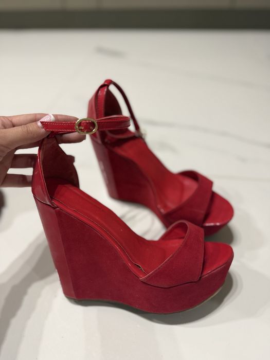 Shoe aquarium сандали на платформа в червен цвят