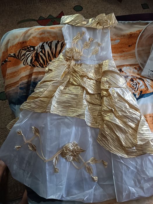 Продам платье бальное