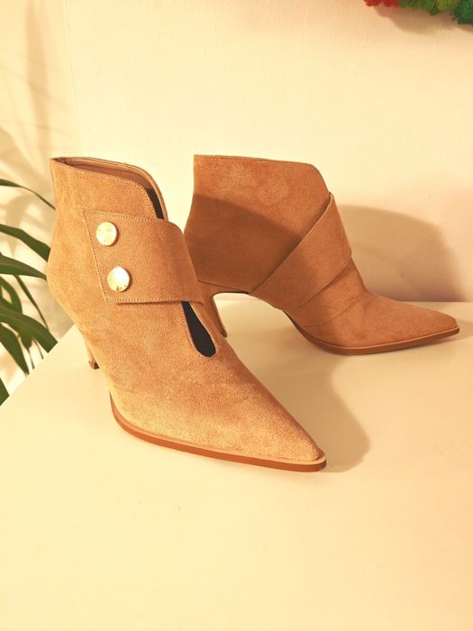 Botine scurte cu capsa Benaza mărime 40