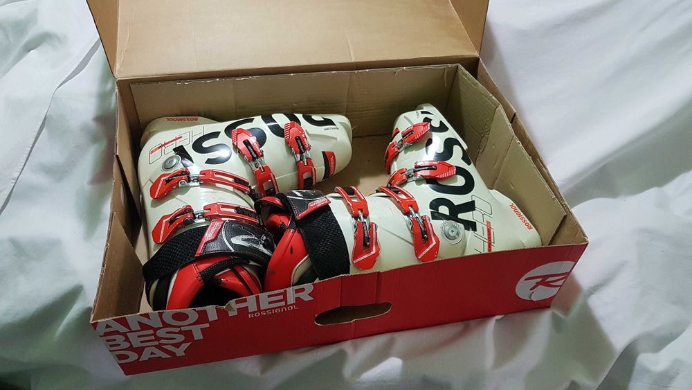 schiuri echipament ski clapari bete bocanci snowboard boots