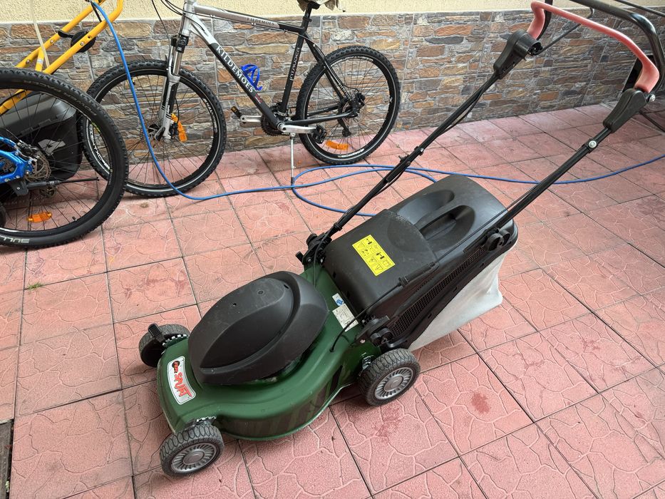 Masina tuns iarba electrica cu tractiune