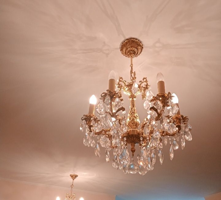 Продам люстру класика