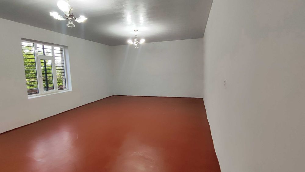 Янги курилган уй сотилади 2 сотик 3 хона ва дарвозахона жами 200м2