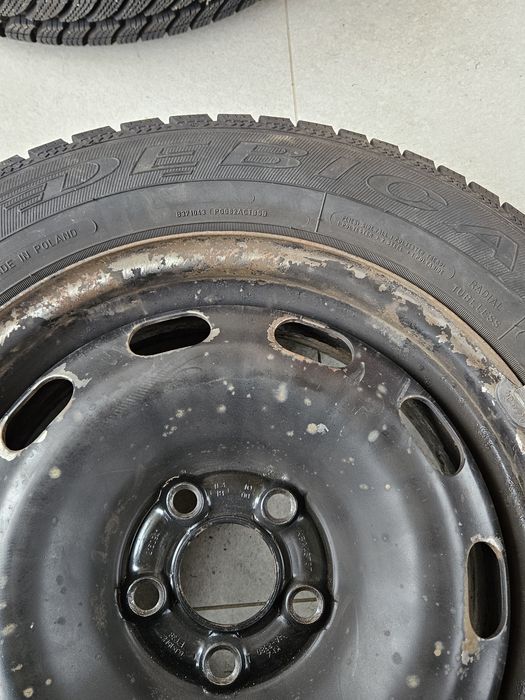 Jante de tablă Golf 4 15" cu anvelope de iarnă Debica 185/65/15