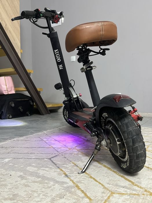 Продам электросамокат Kugoo m4