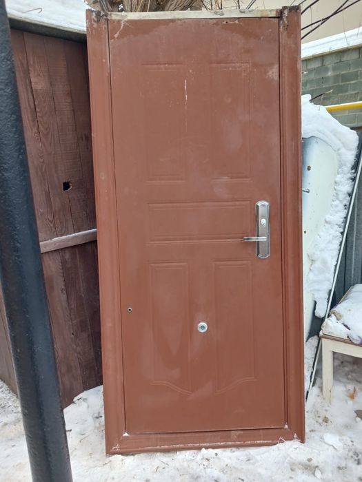 Продам входную дверь