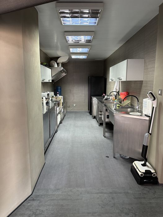 Дава се под наем Офис в Пловдив, Индустриална зона - Тракия - 500 кв.м за 5000 € - Снимка #2