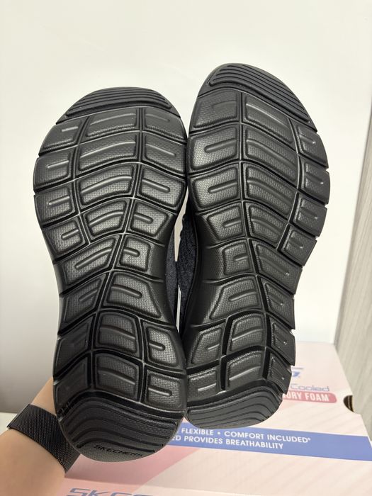 Adidasi Skechers negri noi